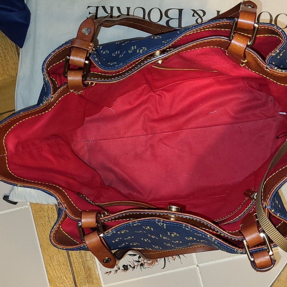 Dooney & Bourke Navy & Gold Bag.  Pre-loved - Picture 11 of 16